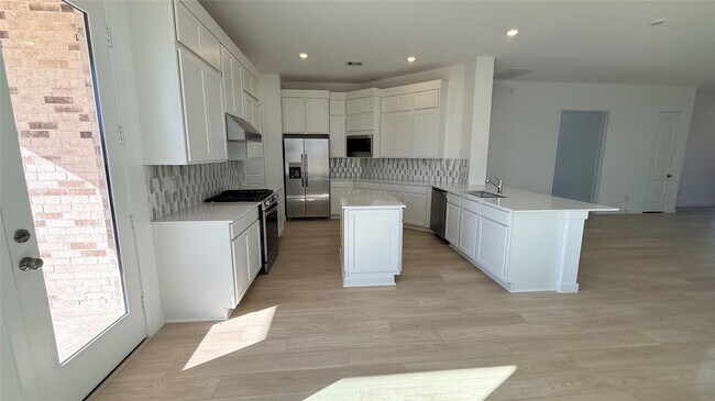 Building Photo - 31111 Riley Hts Dr