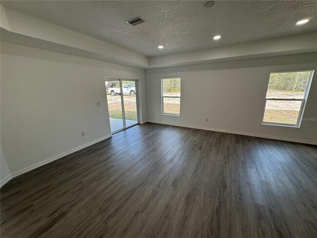 Building Photo - 8448 Balm St