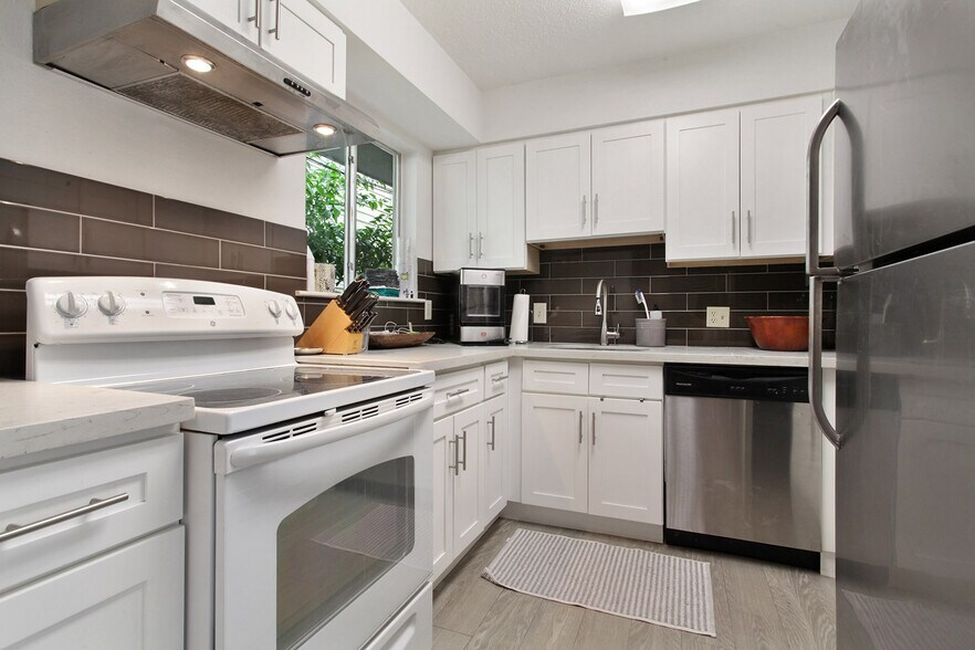 Building Photo - 5421 Constance St