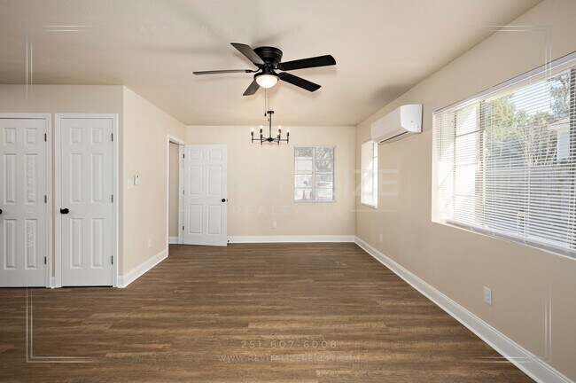 Building Photo - 1704 McGill Ave