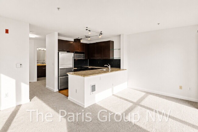 Building Photo - 1 MO FREE - Fab CapHill Condo * Ideal Location! Tons of Amenities! Fresh Paint & New Flooring! Ne...