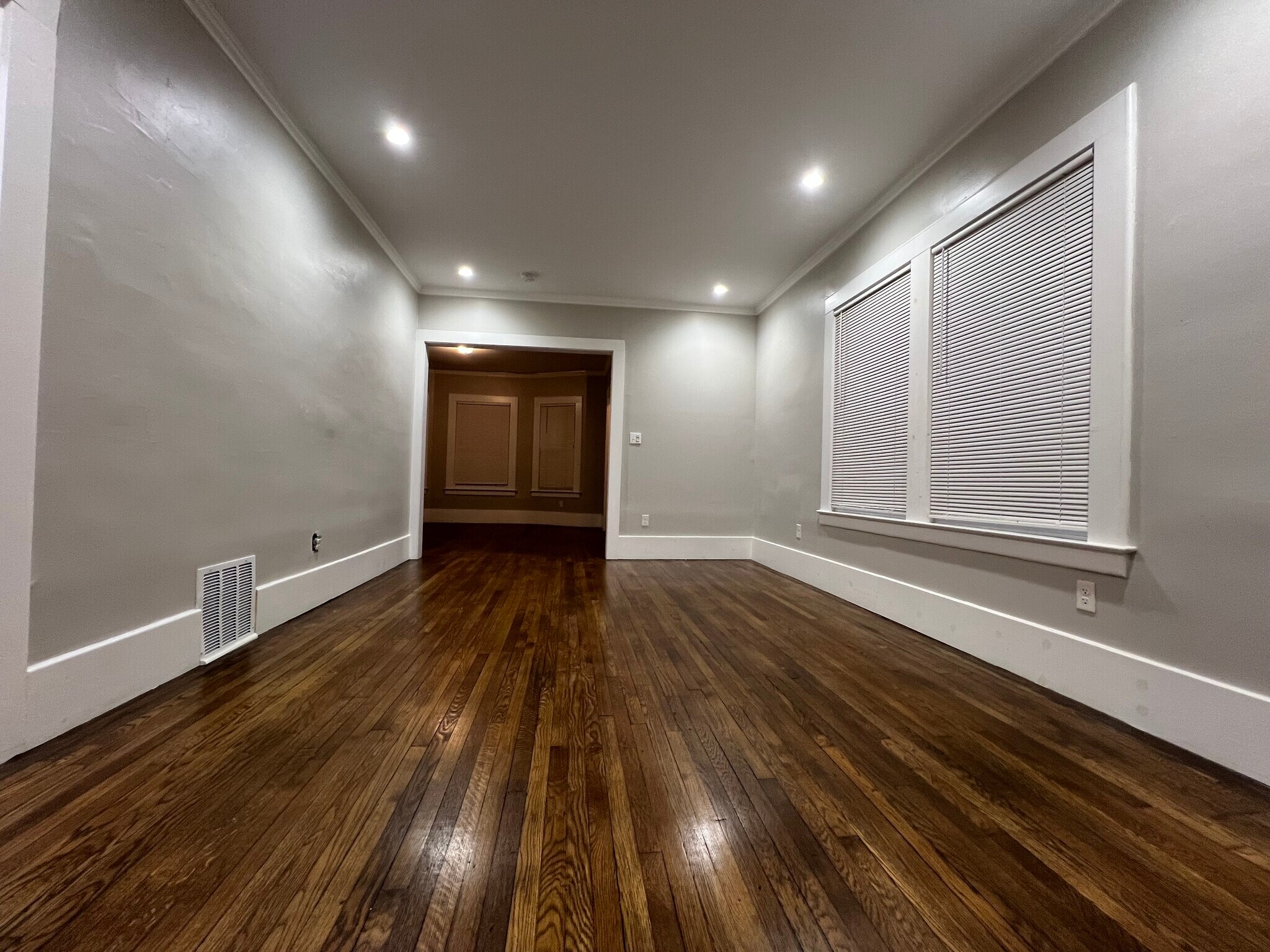 Building Photo - 7428 Dunedin St