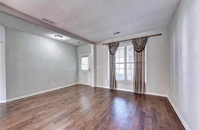 Building Photo - 300 Treyford Ct