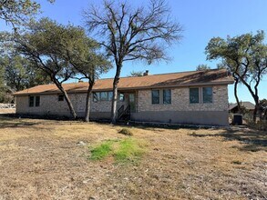 Building Photo - 2.35-acre farmhouse in the heart of Cedar Park available for rent!