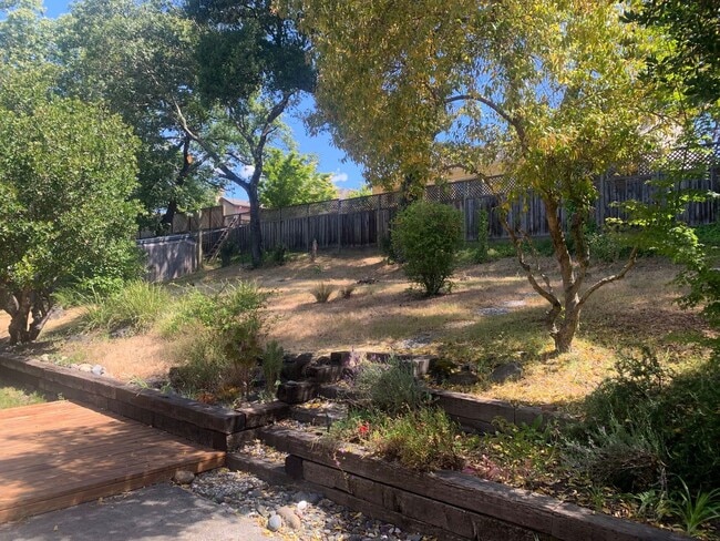 Building Photo - Updated 3 bedroom 2 bathroom Single Family...