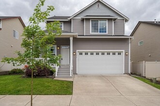 Building Photo - 4 Bedroom 2.5 Bath with fenced backyard wi...