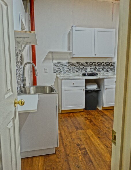 Kitchen - 11598 Tolson Plz