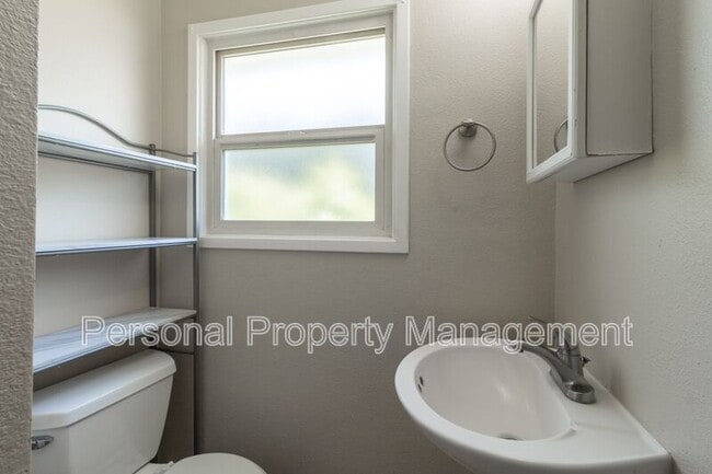 Building Photo - 3108 Thompson Ave