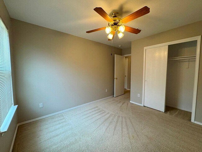 Building Photo - 126 Salado Dr