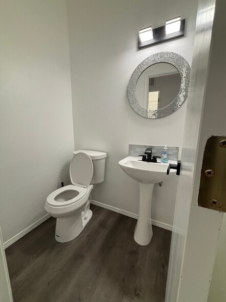 Building Photo - 20115 NE Halsey St