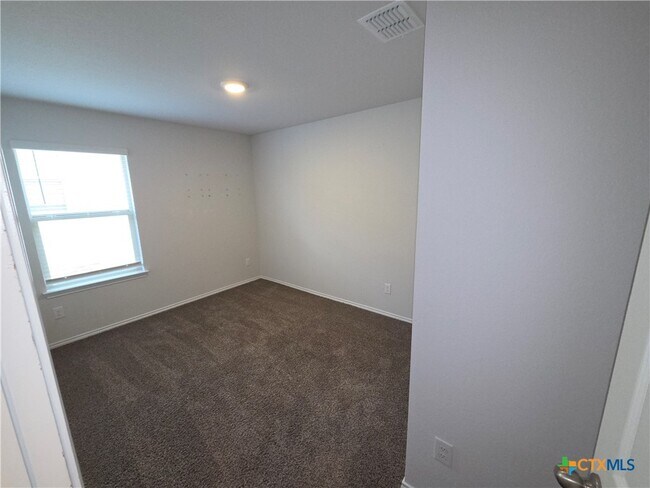 Building Photo - 1049 Velvet Ct
