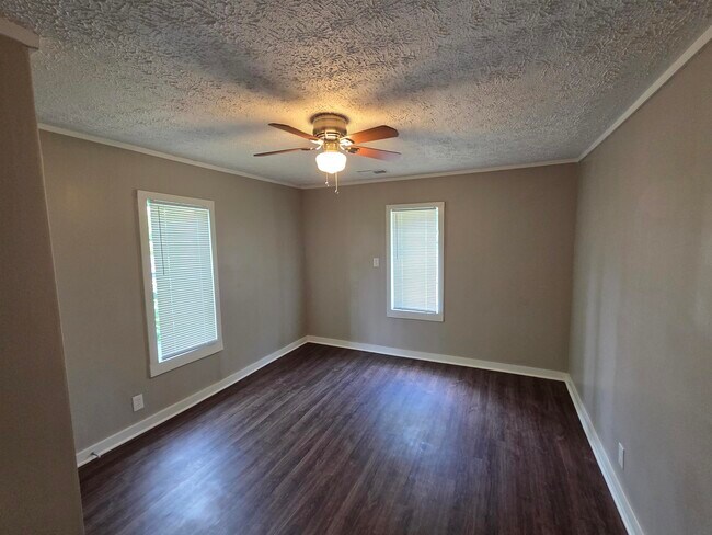 Building Photo - 1558 Tayner St
