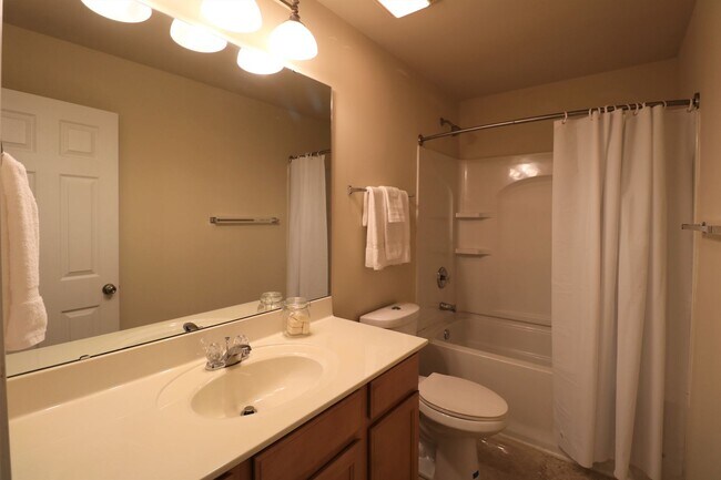 Building Photo - 982 Silver Leaf Dr