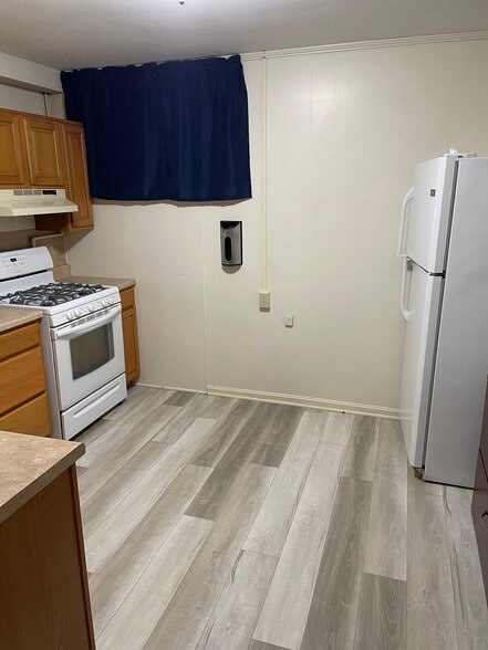 Building Photo - 407 W Stephen Foster Ave