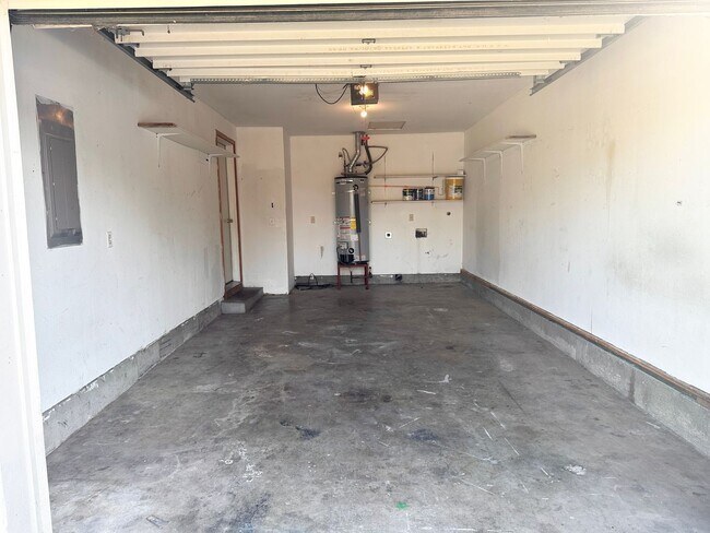 Building Photo - 2538 NE Norton Ct