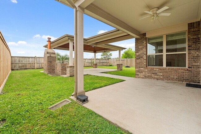 Building Photo - 25935 Foxrun Vista Dr