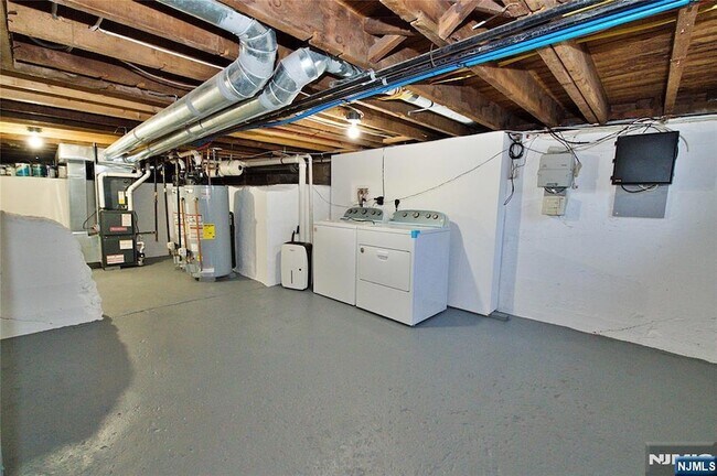 Building Photo - 116 Maple Ave