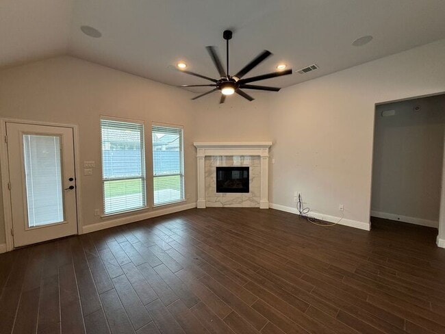 Building Photo - 528 Evergreen Rd