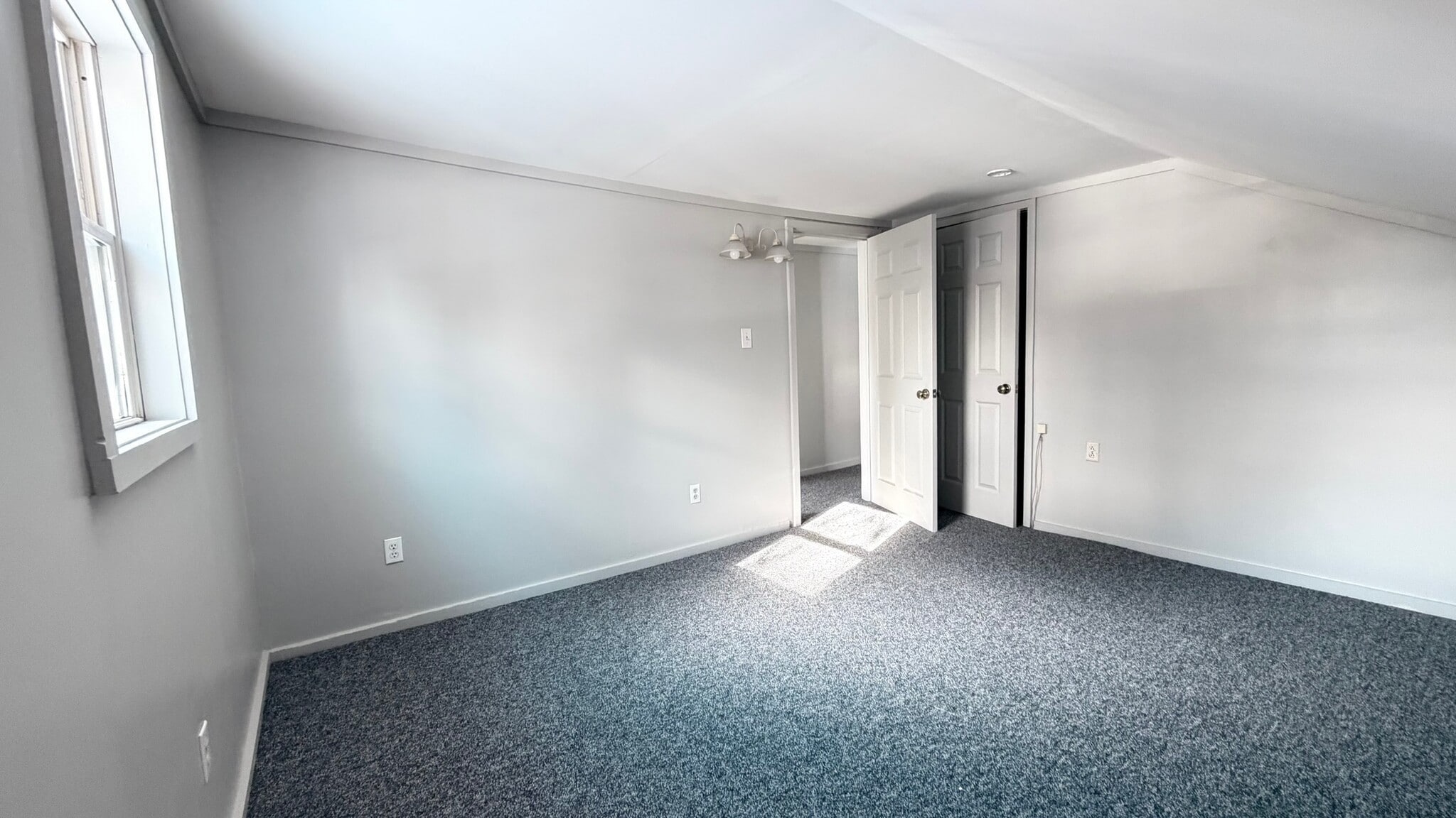 Building Photo - 33 Spring St