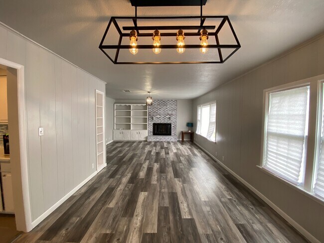 Building Photo - 4711 E 4th Pl