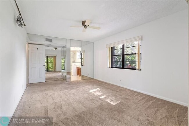 Building Photo - 147 Deer Creek Blvd