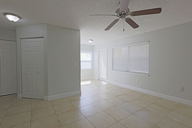 Building Photo - Venetian Palms 12670-2203