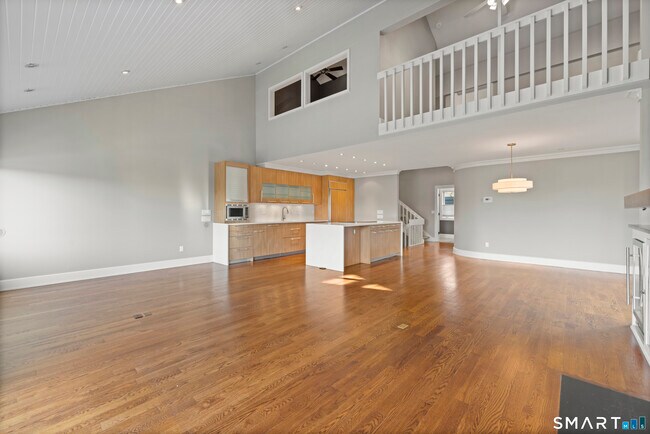 Building Photo - 1 Island Dr