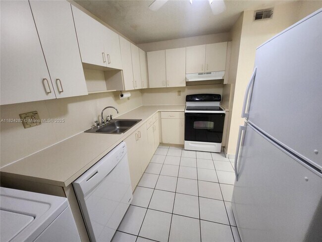 Building Photo - 9962 SW 88th St