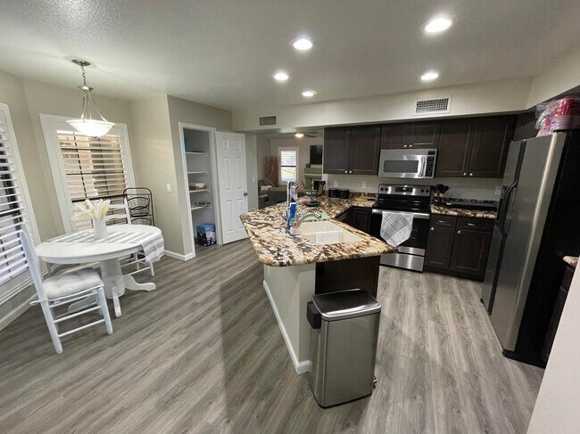 Full kitchen - 19407 N 73rd Ln
