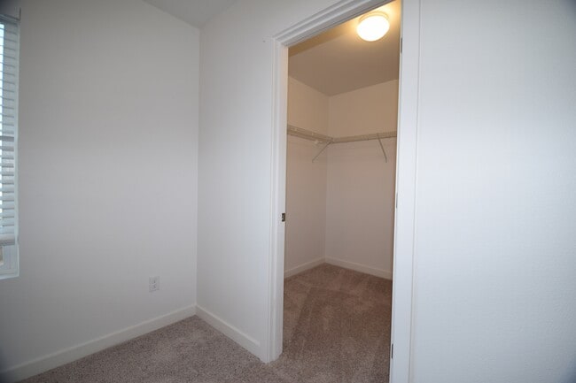 Building Photo - 1400 S 29th Blvd