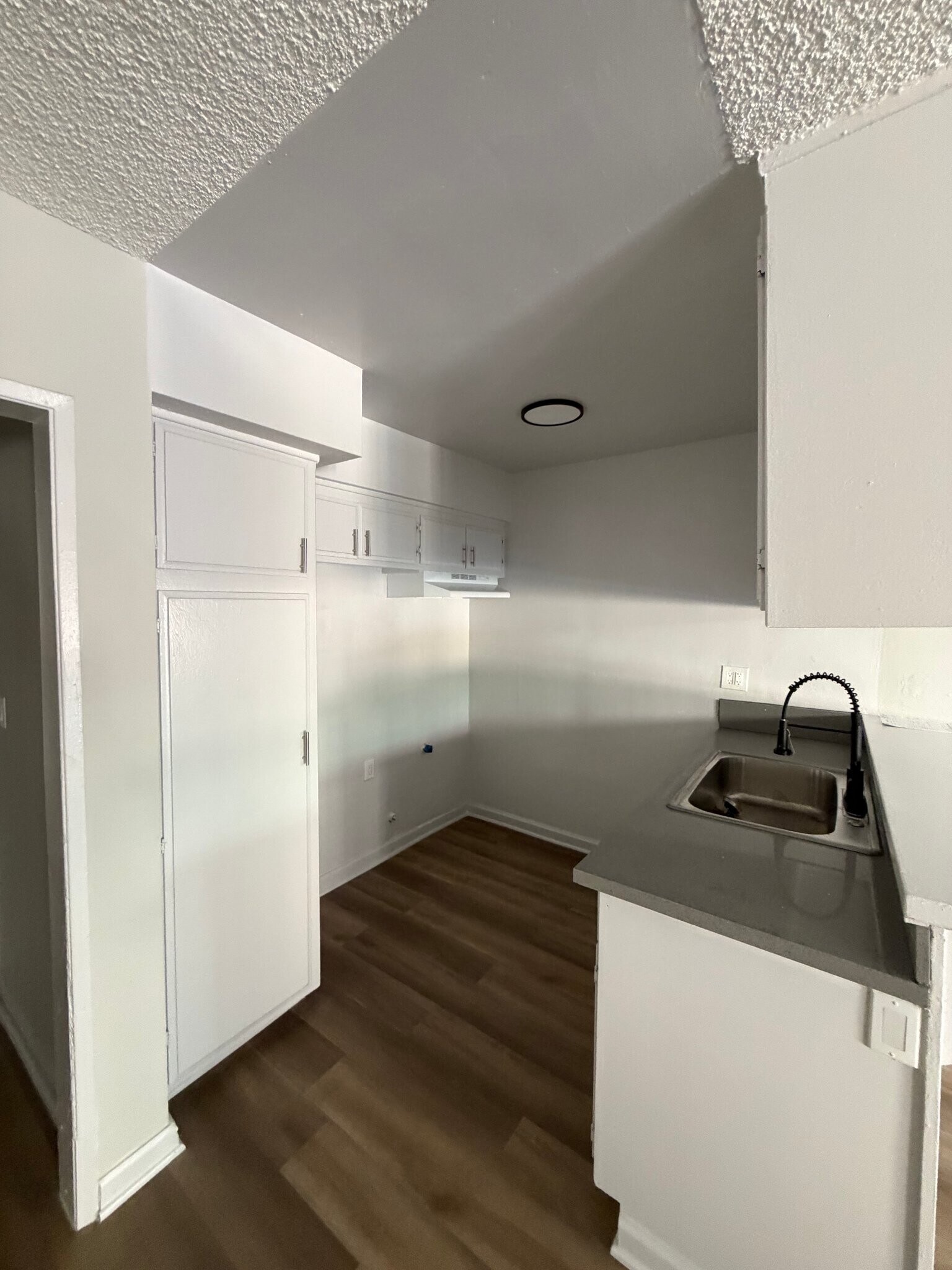 Building Photo - 1443 W 105th St