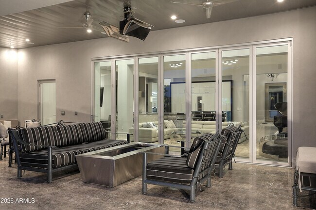 Building Photo - 9979 E Toms Thumb