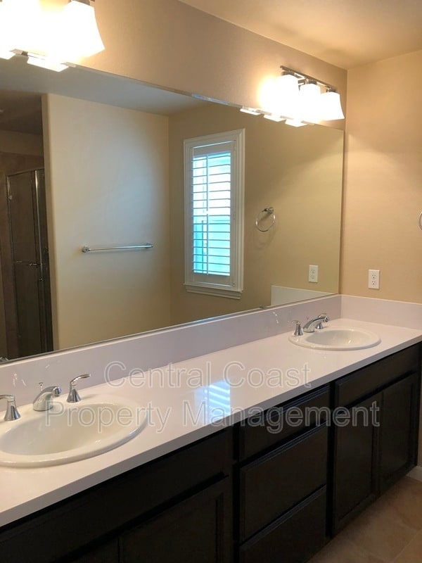 Building Photo - 16330 E Garrison Dr