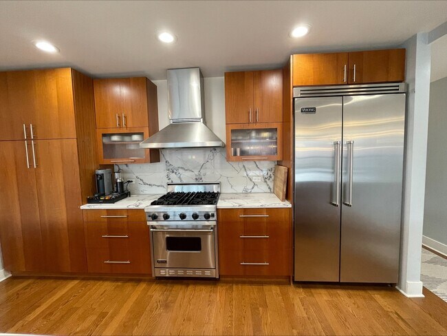 Building Photo - 3310 N Halsted St