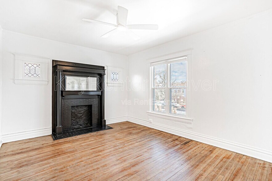 Building Photo - 227 S Logan St