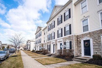 Building Photo - 5286 Royal Arch Casca Dr