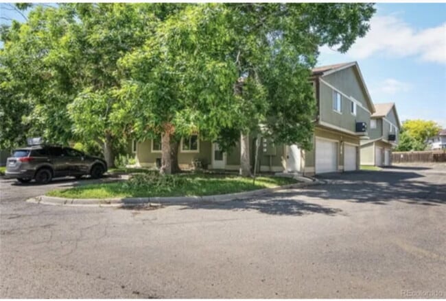 Primary Photo - "Spacious 3-Bed, 3-Bath Condo in Aurora's ...