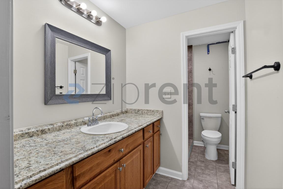 Building Photo - 3575 Oakvale Rd