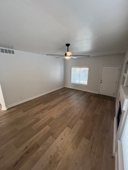 Living room - 1411 E 6175 S
