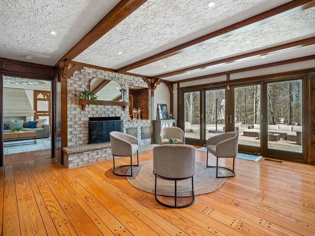 Building Photo - 1811 Breezewood Dr