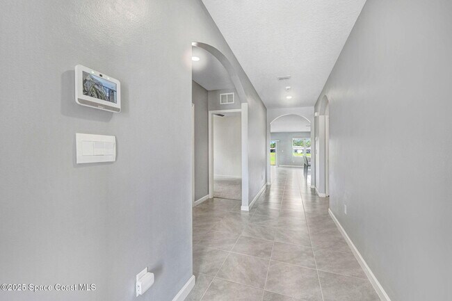 Building Photo - 201 Bubbling Ln