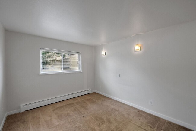 Building Photo - Charming 2BR Condo in Denver