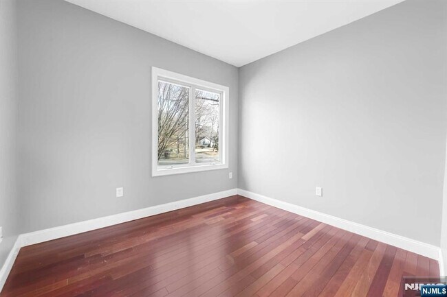 Building Photo - 831 Pascack Rd