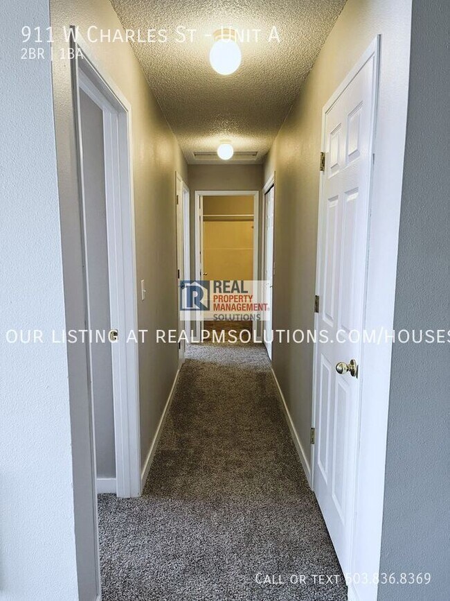 Building Photo - 911 Charles St