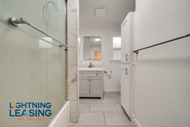 Building Photo - 1363 1/2 Hauser Blvd-1D