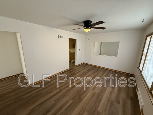 Building Photo - 215 N 14th St