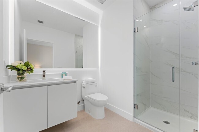 Building Photo - 700 NE 24th St