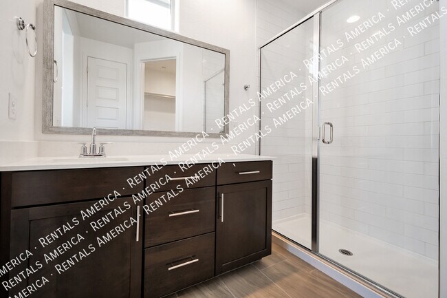 Building Photo - 4100 S Pinelake Way