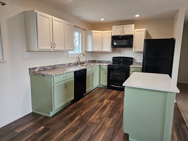 Building Photo - 905 New Bedford Dr