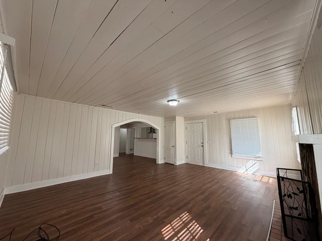 Building Photo - 3 Bed with extra loft room upstairs and 2 Bath in Atlanta!